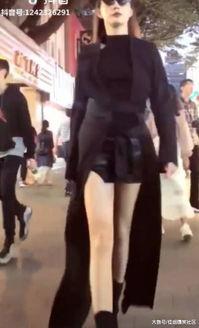 网红走路姿势视频,揭秘网络红人的魅力瞬间